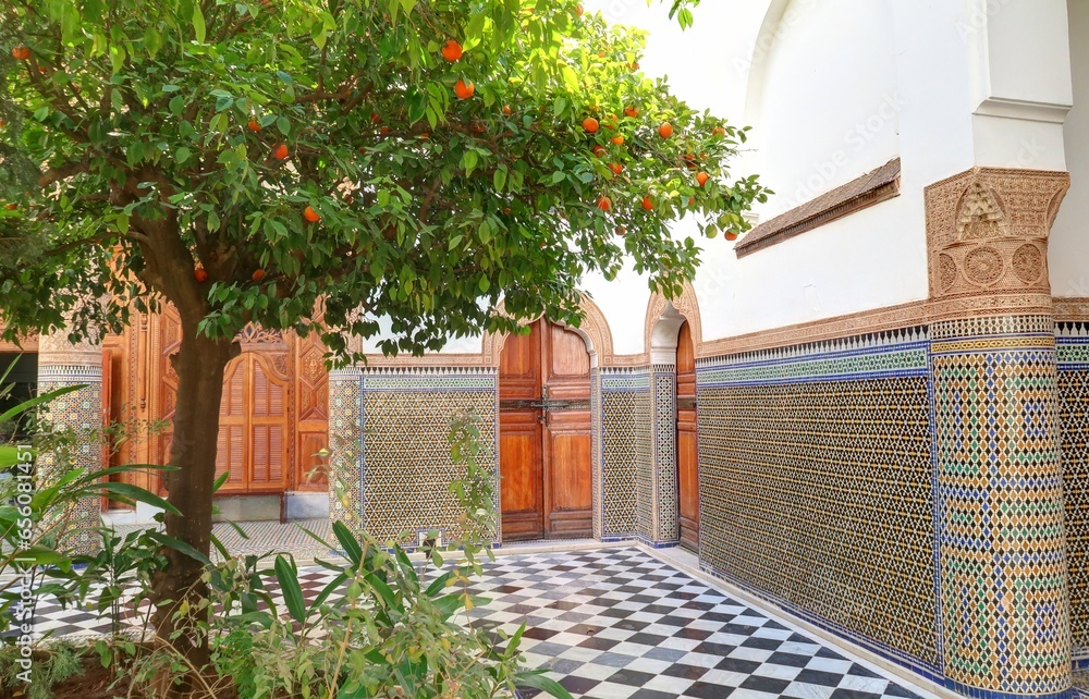 jardin oriental et architecture arabe au Maroc - obrazy, fototapety, plakaty 
