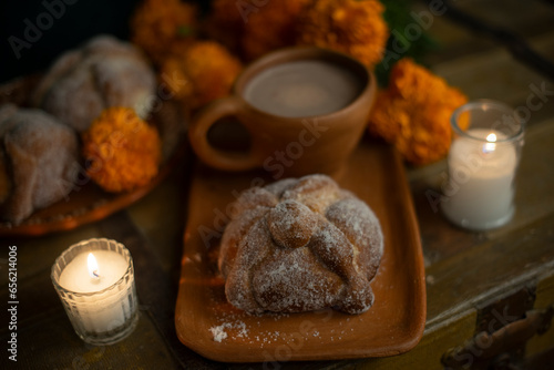 Pan de muerto, chocolate, flores de cempasúchil, día de muertos, tradiciones mexicanas, otoñal. octubre, artesanal photo