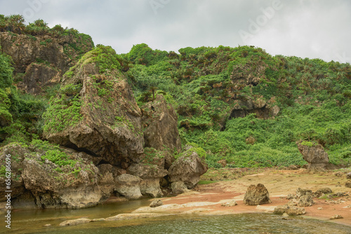 沖縄県・島尻郡久米島の風景大和泊(やまとどまり)岸 photo