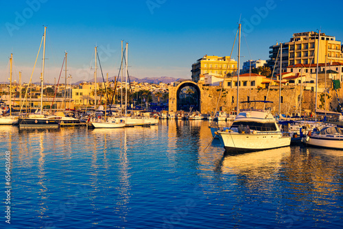 Obraz na płótnie Sunset in town and port of Heraklion, capital of Crete island, Greece w salonie