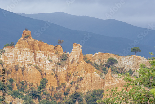 Site protégé des orgues de l'Ille-Sur-Têt dans les Pyrénées Orientales, en Occitanie, Sud de la France.	 photo