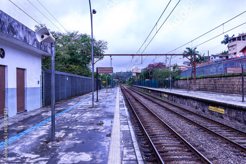 Cidade de Paranapiacaba com trens antigos e cidade centenária photo