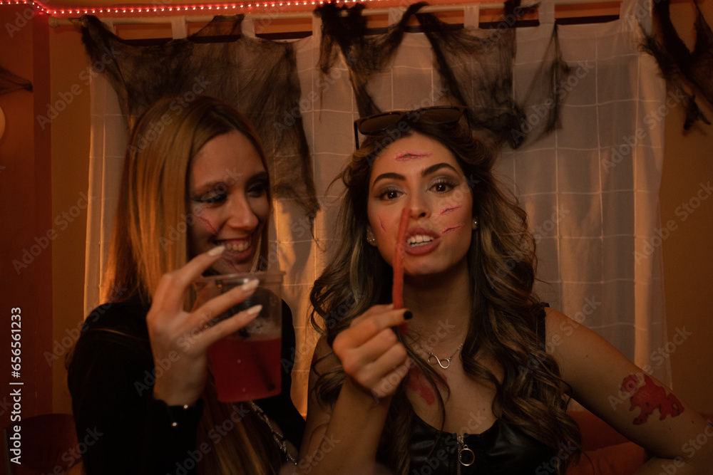 Φωτογραφία European Halloween party in a friends apartment- -Images of Young adults celebrating Halloween