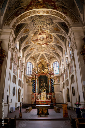 Heilig-Kreuz Kirche in Rottweil von Innen. Kunst. Decke. © Andre
