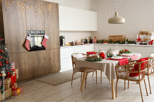 Festive christmas kitchen i...