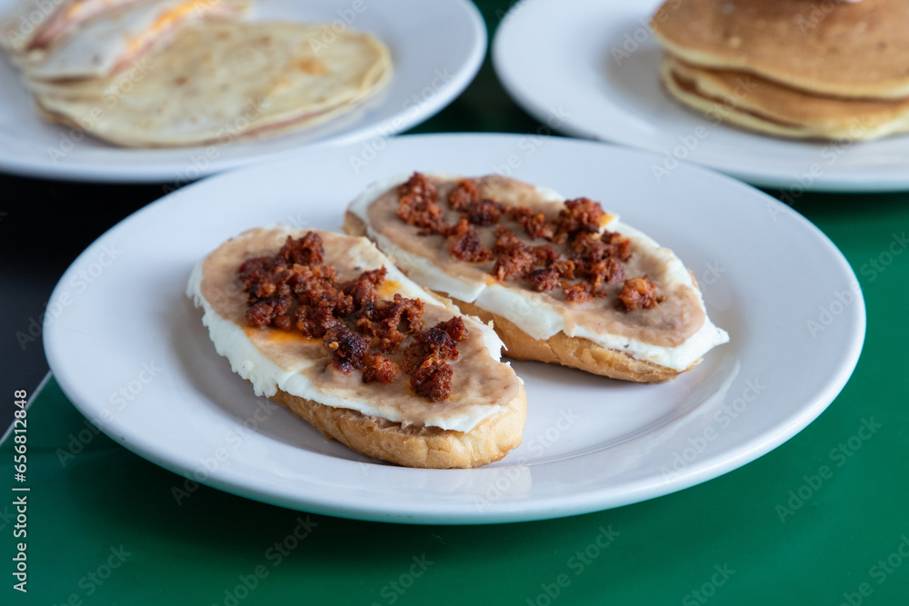 mollete chorizo mollete chorizo