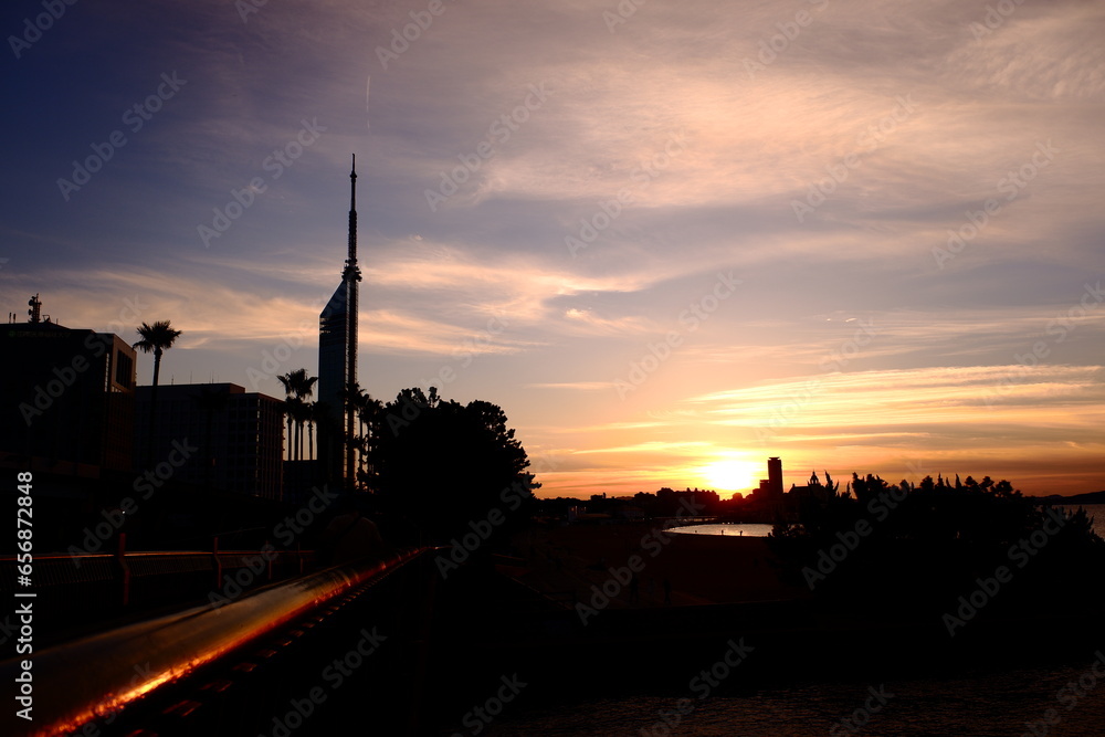 Fototapeta premium シーサイドももち海浜公園 夕暮れ マジックアワー