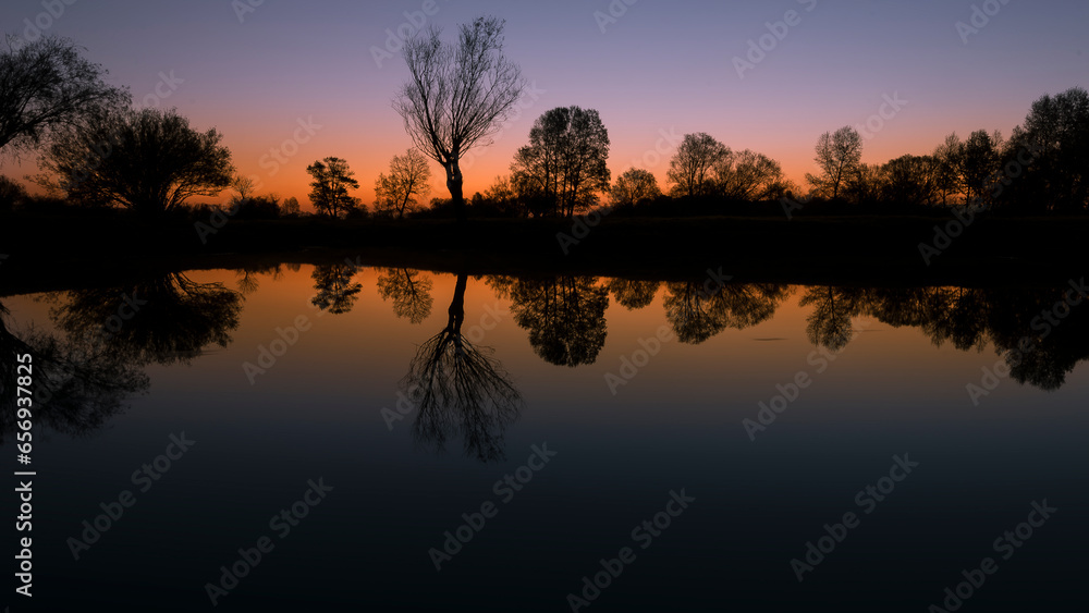 Obraz premium sunset over the river