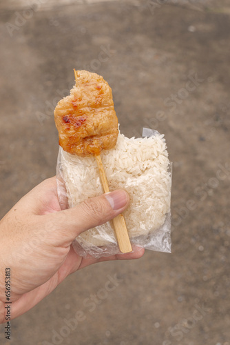 Grilled pork with sticky rice is an easy-to-eat food for Thai people, popular for breakfast.