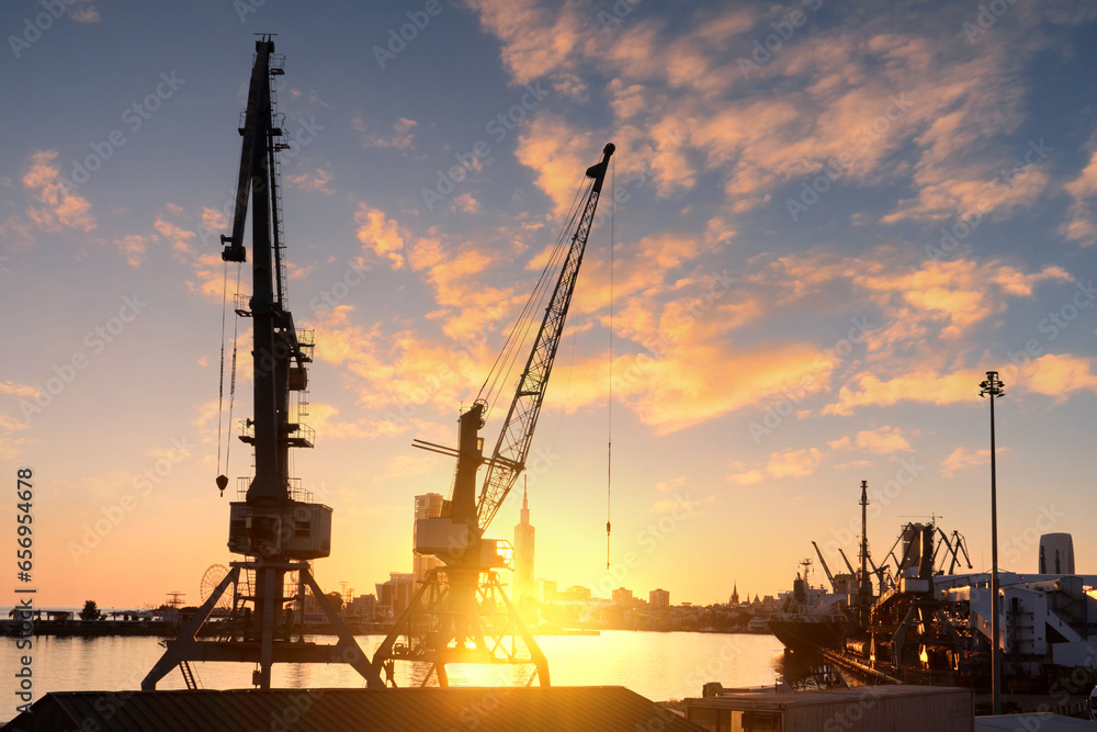 Obraz premium Large cranes for unloading or loading in the port. Empty port without ships.
