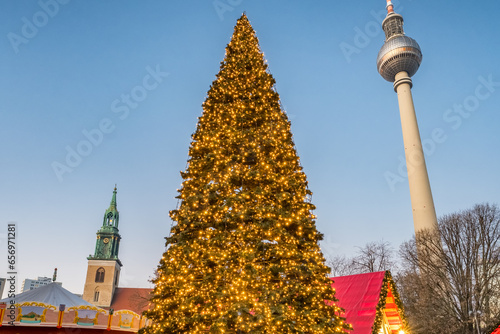 Canvas Print Christmas tree on Christmas market at Alexanderplatz in Berlin