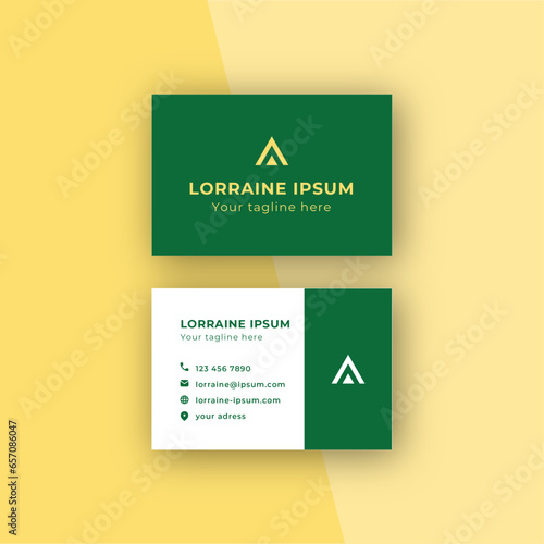 Carte de visite moderne et minimaliste. Carte de visite  vectorielle, professionnelle, élégante, arrière-plan duo verte et jaune. Logo triangle, montagne, sobre, joie, simple