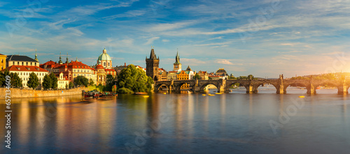 Photographie Charles Bridge sunset view of the Old Town pier architecture, Charles Bridge over Vltava river in Prague, Czechia