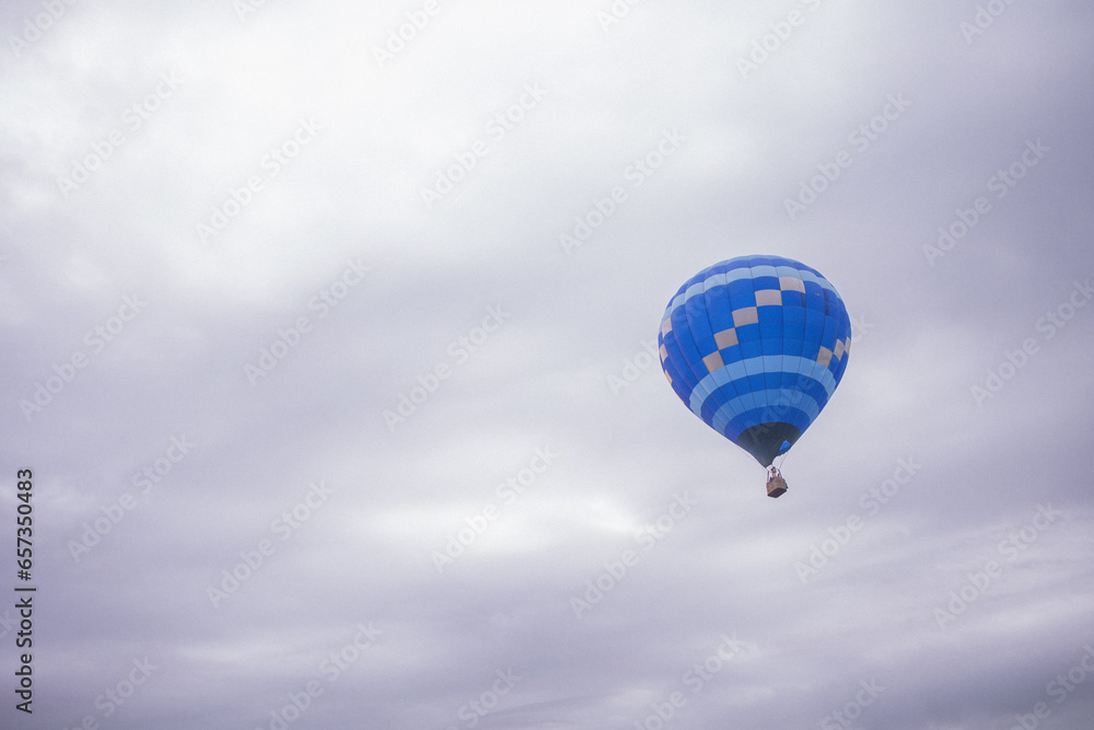 Naklejka premium hot air balloon in flight