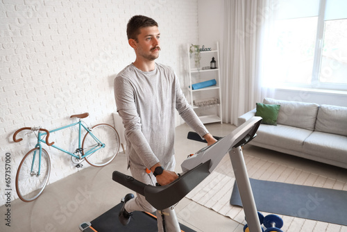 Sporty young man training o...