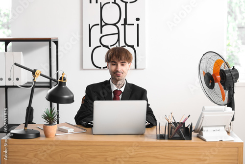 Young businessman with elec...