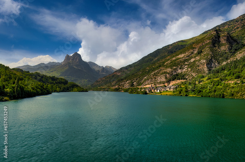Fotografie The Lanuza reservoir is a Spanish reservoir located in the Pyrenean Valley of Tena