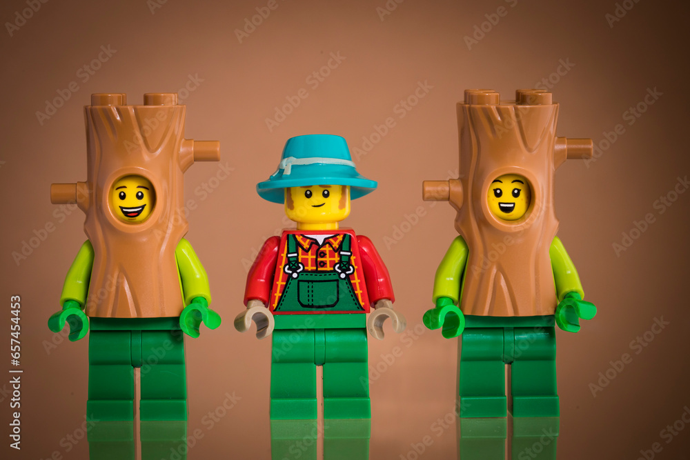 Dortmund Deutschland 4. Oktober 2023 Lego Minifigur lachende Bäume