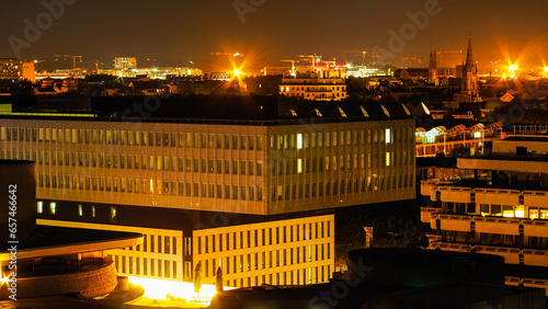 Centre-ville de Bordeaux, illuminé de nuit, par l'éclairage public