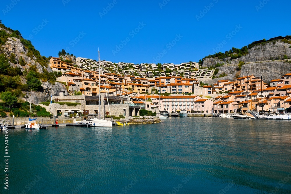 Φωτογραφία Tourist village at the coast of the Adriatic sea at Portopiccolo Sistiana in Dui