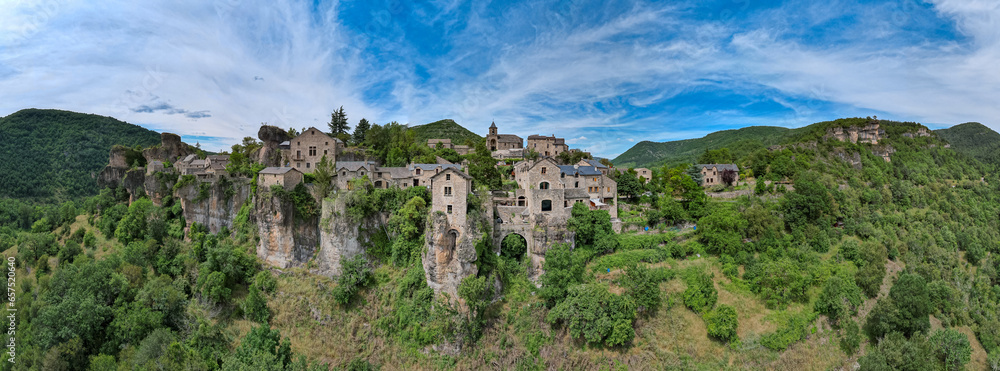 Φωτογραφία Aerial view of the beautiful french village of Nant in Averyon, Occitanie, Franc