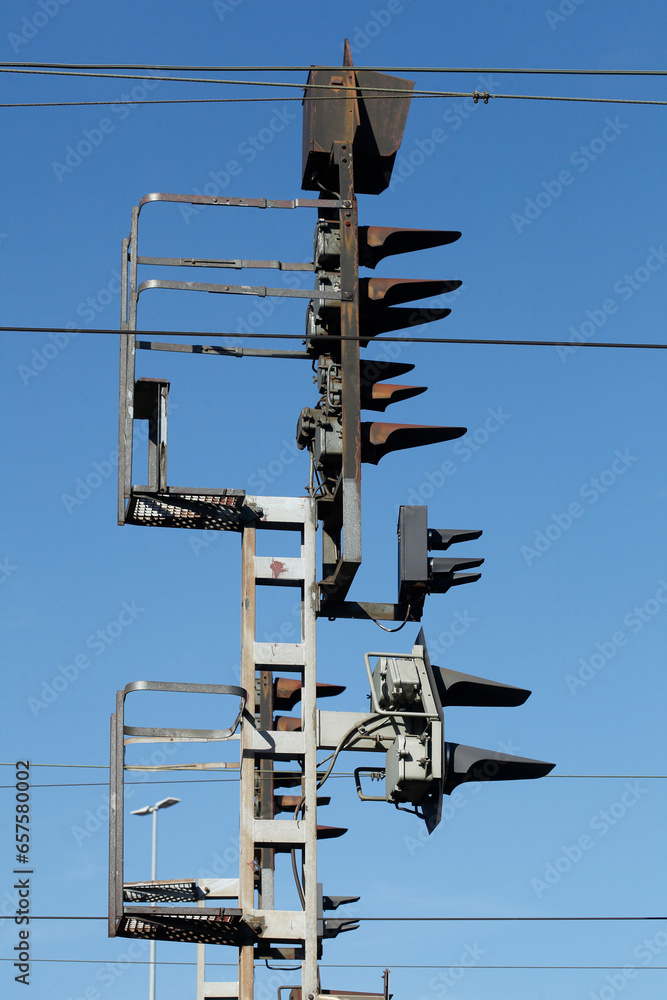Signalmast, Signal, Bahn , Bahnanlage, Deutschland, Bahnsignal Stock Photo Adobe Stock