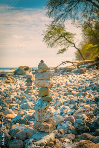 Steinmännchen am Strand auf der Ostseeinsel Fehmarn photo