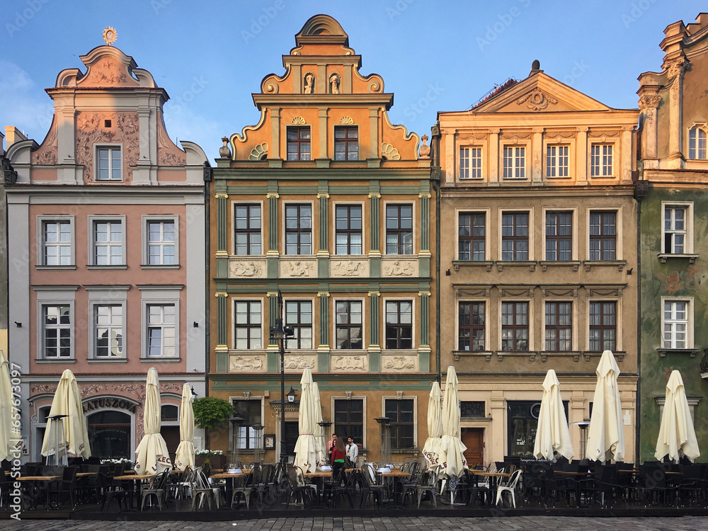 Obraz na płótnie Old buildings at the town square in Poznań, Poland, June 2019 w salonie