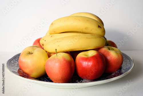 Pommes et bananes.