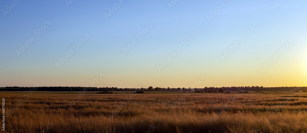 Panorama, the horizon line between heaven and earth Panorama, the horizon line between heaven and earth