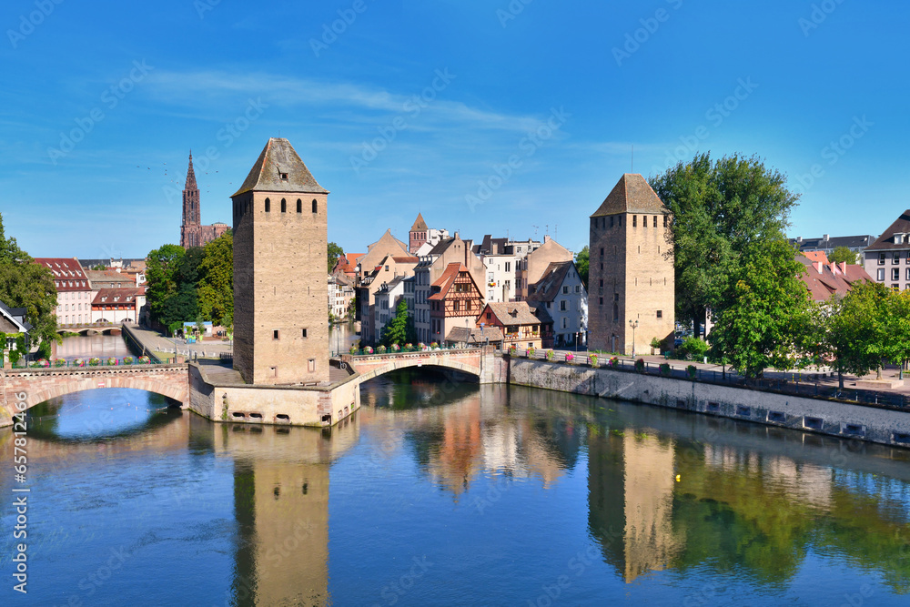 Strasbourg, France: Historical tower of 'Ponts Couvert' bridge as part of defensive work erected in the 13th century on the River Ill in 'Petite France' quarter of Strasbourg city - obrazy, fototapety, plakaty 