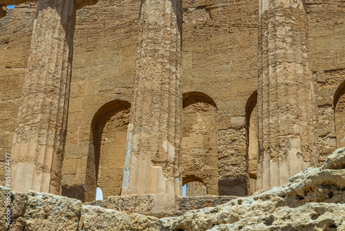 Wallpaper Mural View and details of the Valley of the Temples in Agrigento, Sicily. A monumental complex preserved in excellent condition of the works of ancient Greece. Timeless beauty, striking, family holidays. Torontodigital.ca