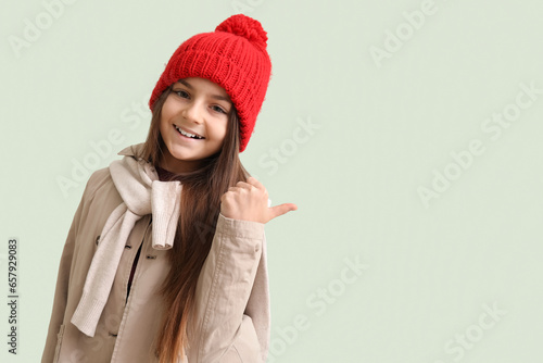 Cute little girl in winter ...