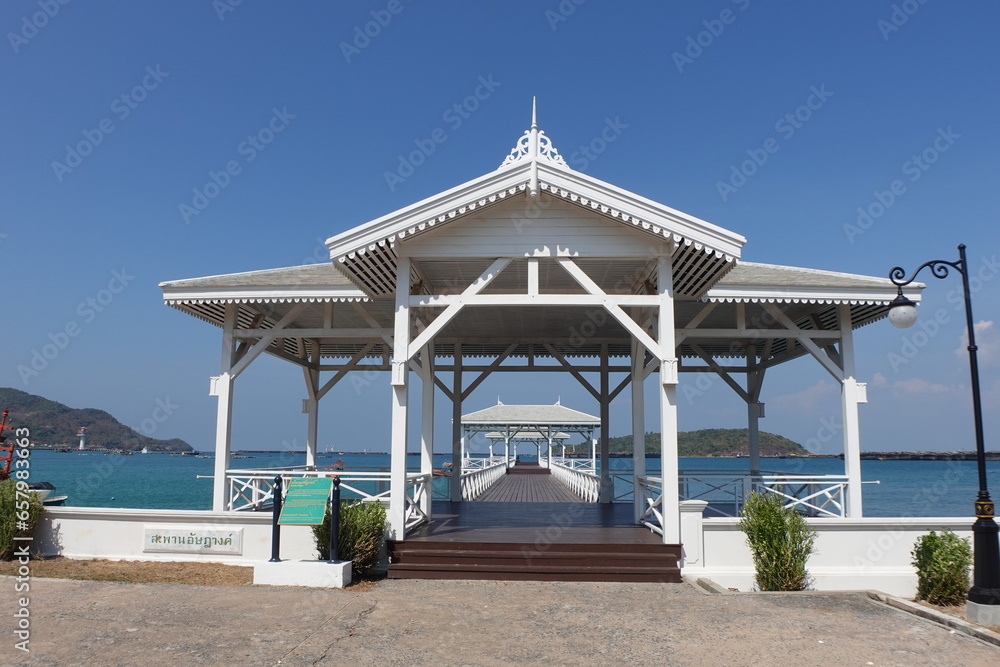 Fototapeta premium シーチャン島の桟橋・タイ Piled warf at Koh Sichang, Thailand