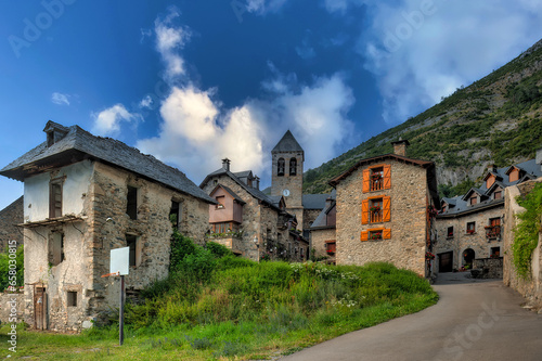 Lanuza is a Spanish town belonging to the municipality of Sallent de Gállego, in Alto Gállego, province of Huesca, Aragon. © Joan Vadell