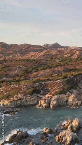 La plage de l'Ostriconi se situe à environ 15 km de L'Ile-Rousse en direction de Bastia. Elle est une des plus belles plages de Corse. photo