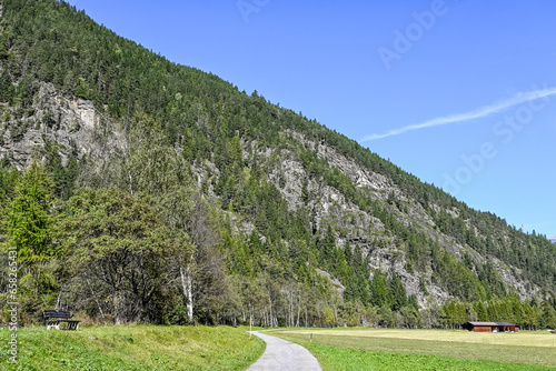 Längenfeld, Ötztaler Ache, Fluss, Uferweg, Ötztal, Wanderweg, Tal, Tirol, Berge, Wald, Landwirtschaft, Sölden, Herbst, Spätsommer, Österreich photo