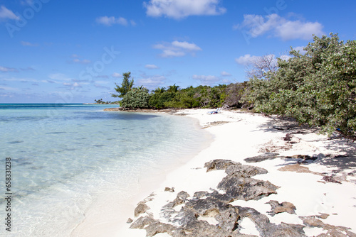 Fototapeta Naklejka Na Ścianę i Meble -  Little Stirrup Cay Tourist Island Narrow Beach