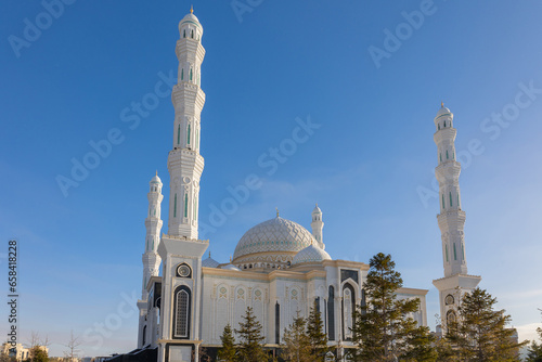 Bilde på lerret Panoramic view of snow-white modern Hazaret Sultan mosque sunny morning, Nur-Sultan, Astana, Kazakhstan
