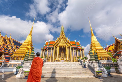 Fotografi Pagoda and church in wat phra kaew and grand palace