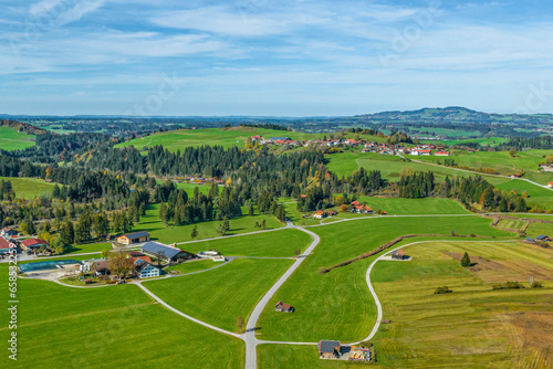 Herbstliche Stimmung im Ostallgäu bei Trauchgau, Blick nach Norden über Eschenberg zum Auerberg
