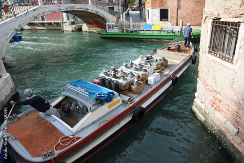 Fotografie, Obraz boat for transporting goods on canals of the islands of Venice in Italy with lar