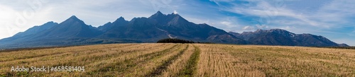 Fototapeta Naklejka Na Ścianę i Meble -  Panorama Tatr Wysokich z Wielkiej Łomnicy na Słowacji