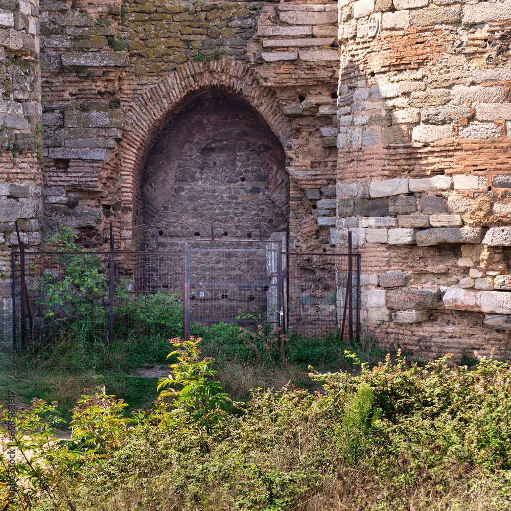 Φωτογραφία Ruins of Yoros Castle, Yoros Kalesi, or Genoese Castle, an ancient Byzantine cas