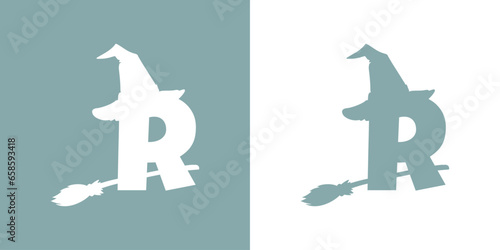 Icono letra inicial R con silueta de sombrero de bruja volando en escoba. Logo para su uso en invitaciones y tarjetas de Halloween