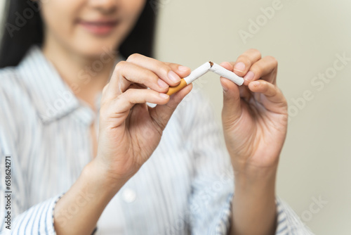 Fotografie person showing hand sign to rejection cigarette for quit smoke motivation