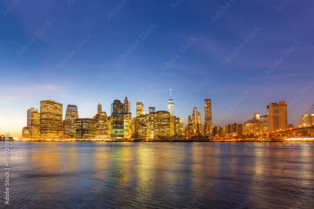 Naklejka premium Manhattan waterfront at night
