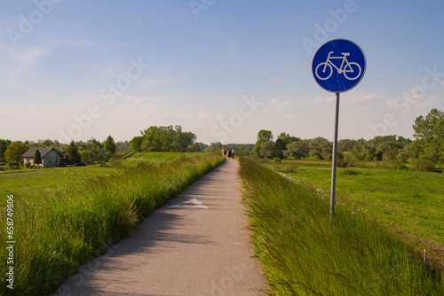 Polski znak dorogowy "droga rowerowa"/ ścieżka rowerowa" / "droga dla rowerów" | Polish road sign "bike route"/ "bike lane"/ "bike parh"