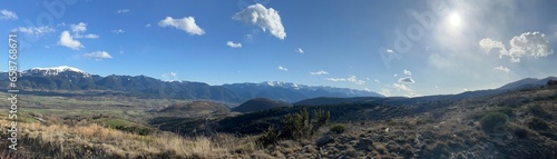 Panoramica del valle con sol
