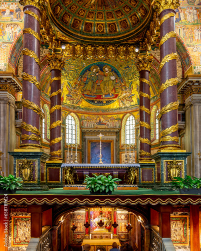 Interiors of Santa Maria Maggiore basilica in Rome, Italy © Mistervlad